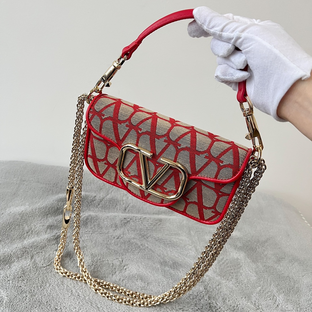 Va1e*ntin0 garavani mini loc-20x 11x5cm