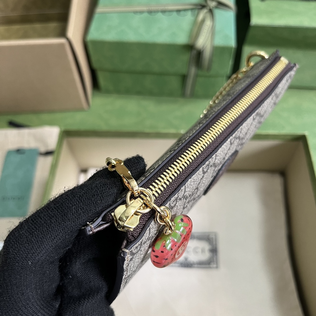 G*u*i strawberry wristlet bag-20*13.2*2cm