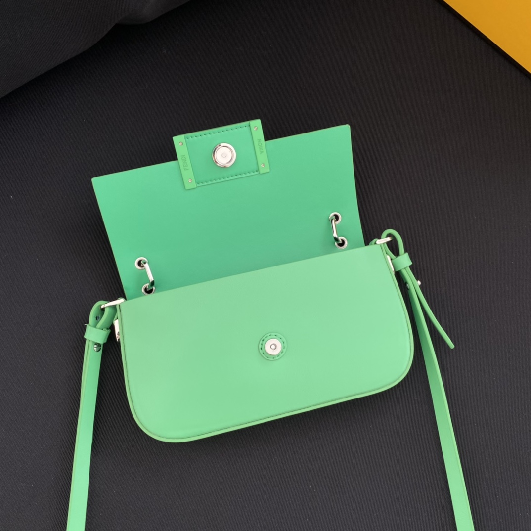 F**di baguette bag-19×14×4cm