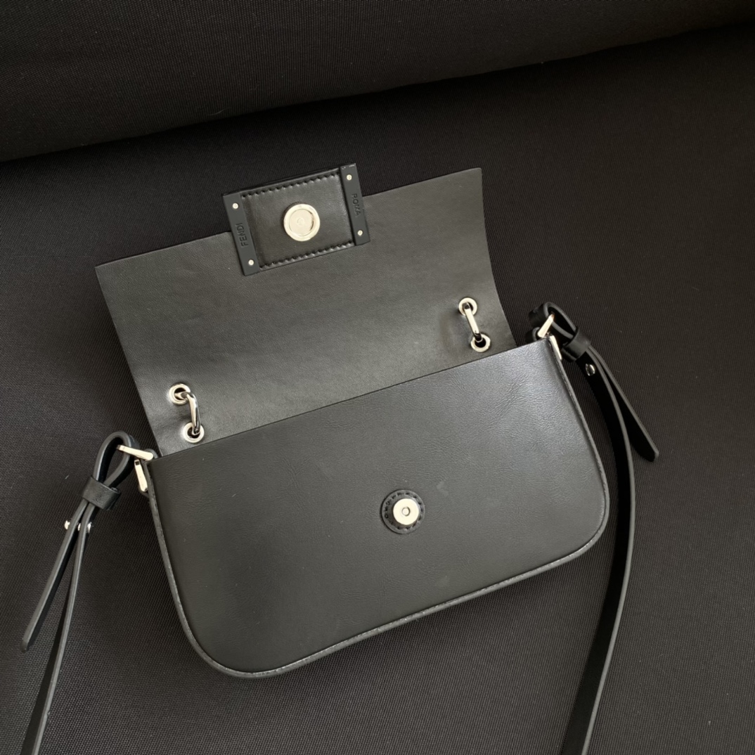 F**di baguette bag-19×14×4cm