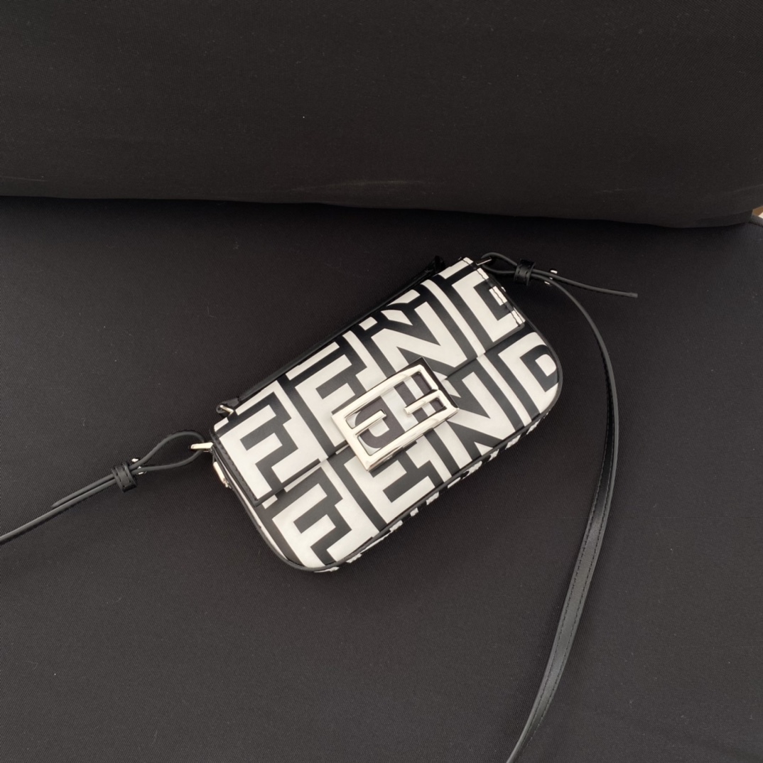 F**di baguette bag-19×14×4cm