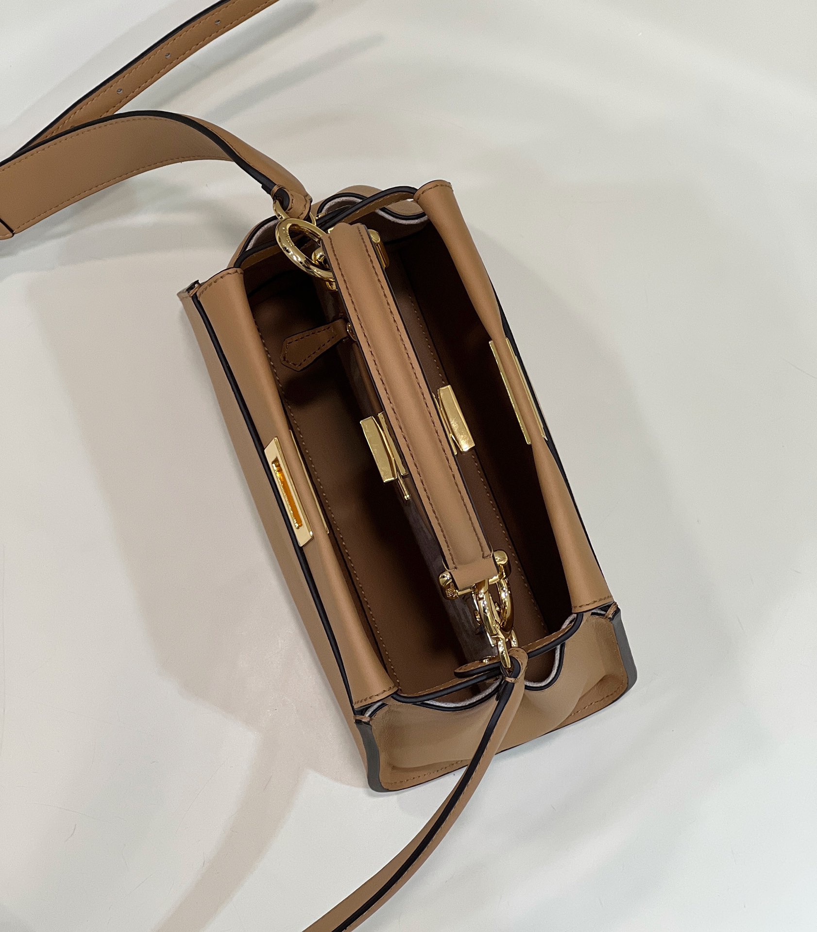 F**di peekabootote-23cm