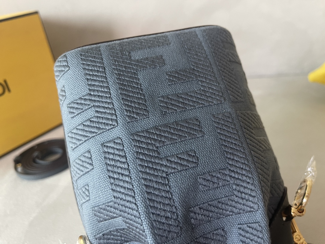 F**di mini mon tresor bag -12x18x10cm