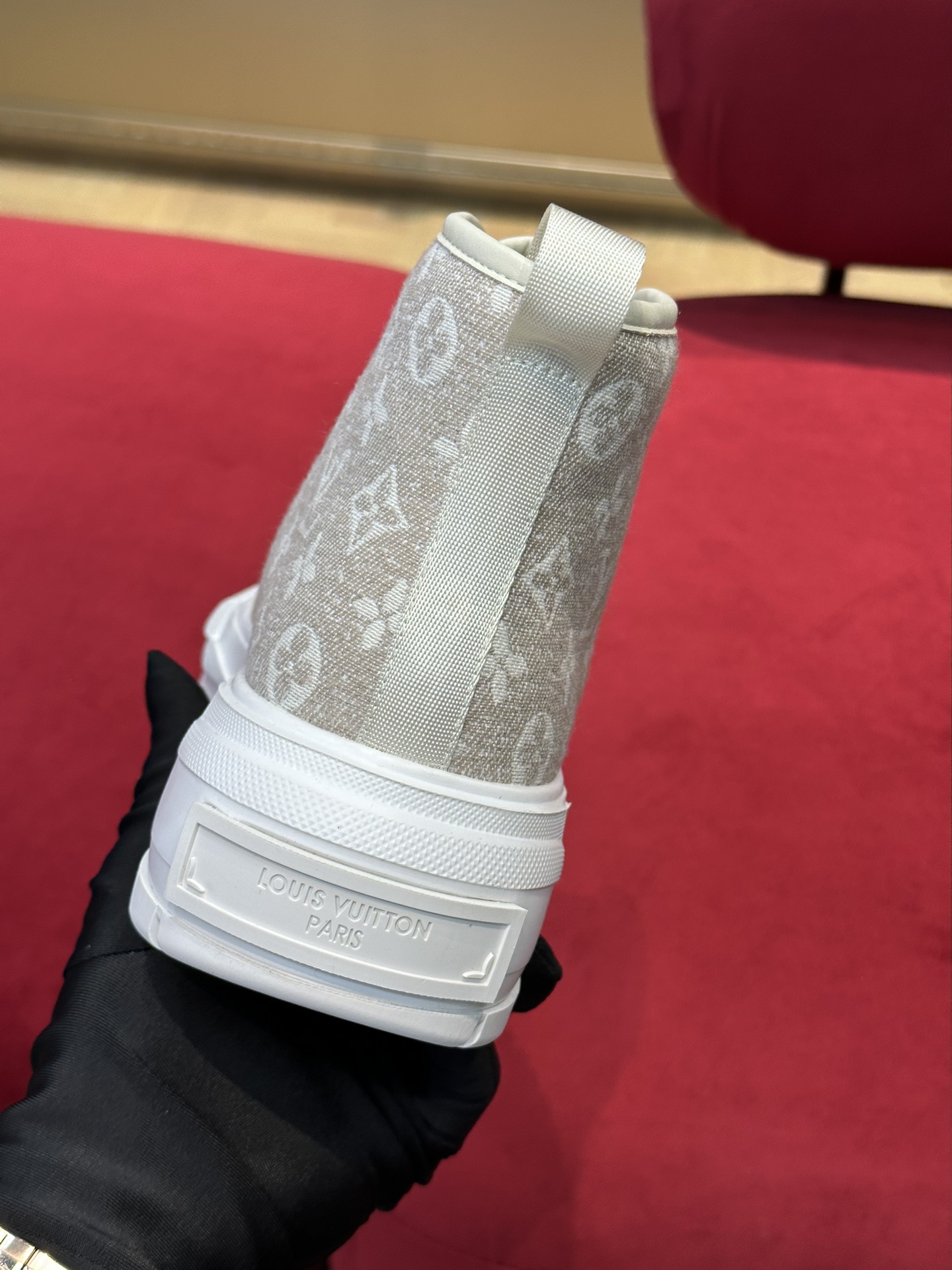 l0*is V*t0n squad sneaker