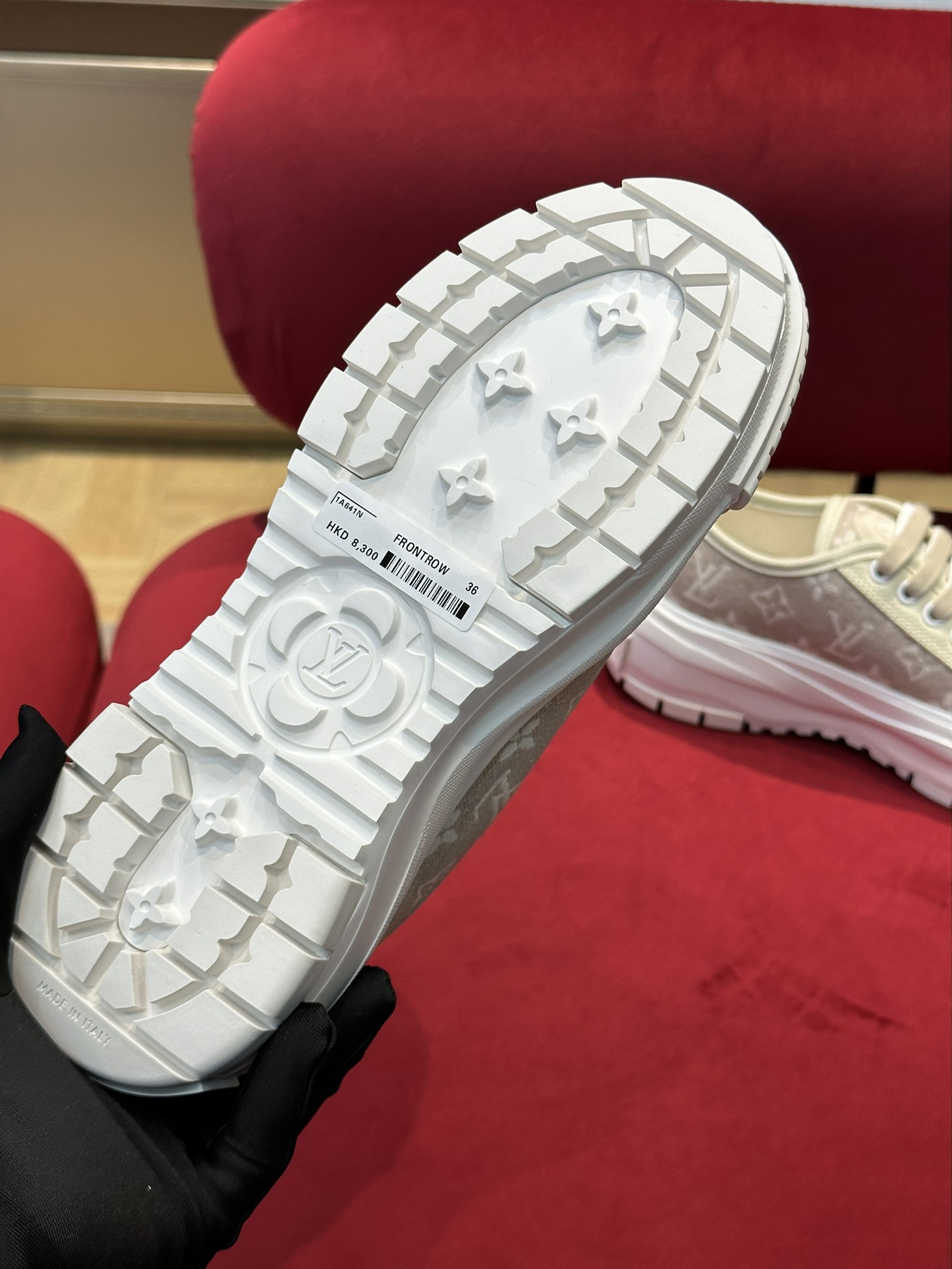 l0*is V*t0n squad sneaker