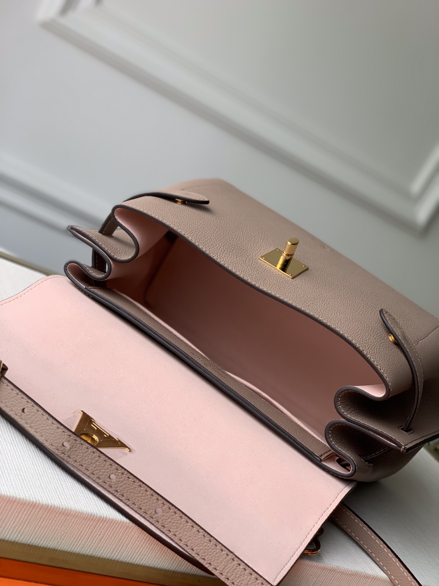 l0*is V*t0n lockme ever m51395-31*46*17cm