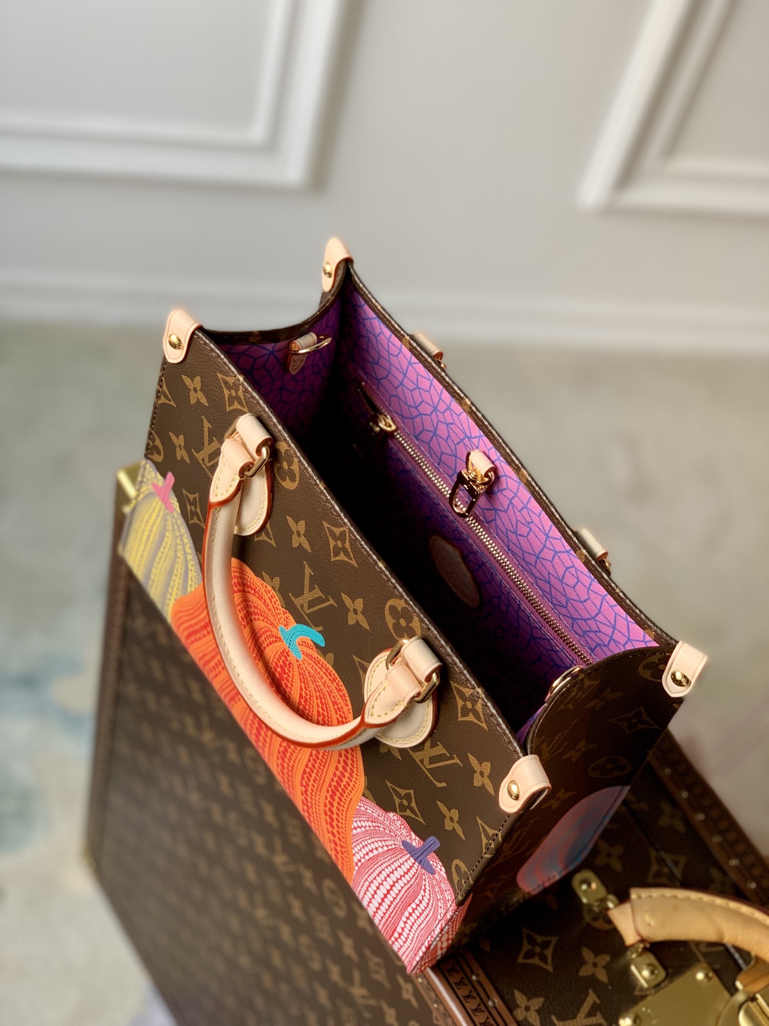 l0*is V*t0n x yk onthego handbag-25*19*11.5 cm