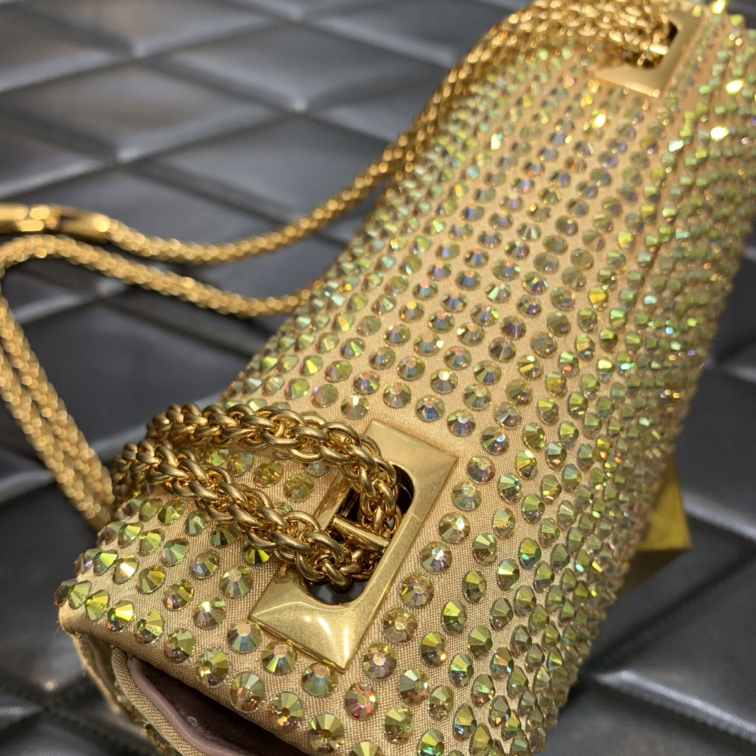 Va1e*ntin0 garavani one stud-19*14*11cm