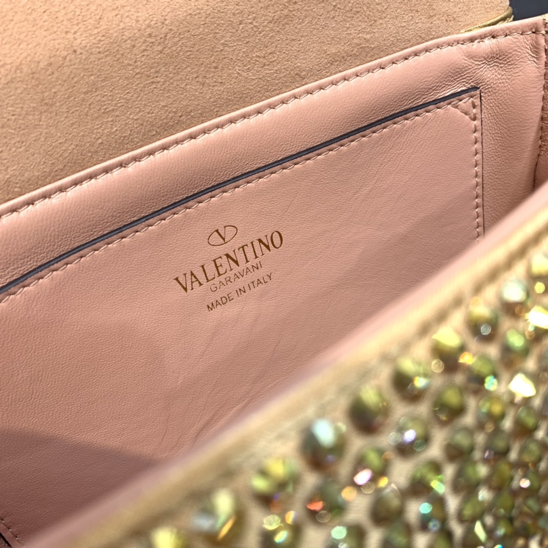 Va1e*ntin0 garavani one stud-19*14*11cm