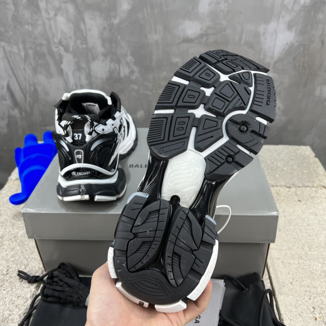 Ba*len*cia*ga runner sneakers