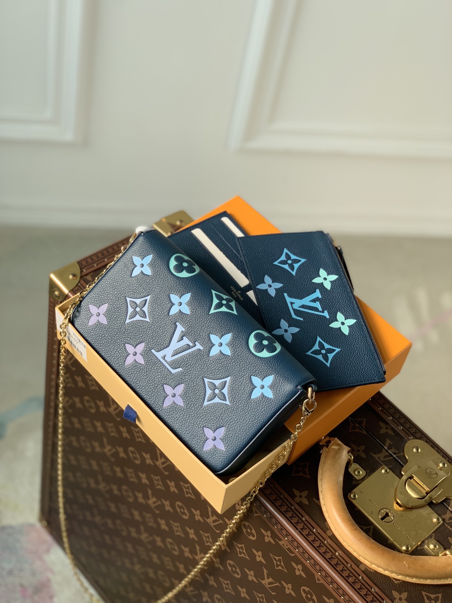 l0*is V*t0n pochette félicie-m82047-21*11* 2cm