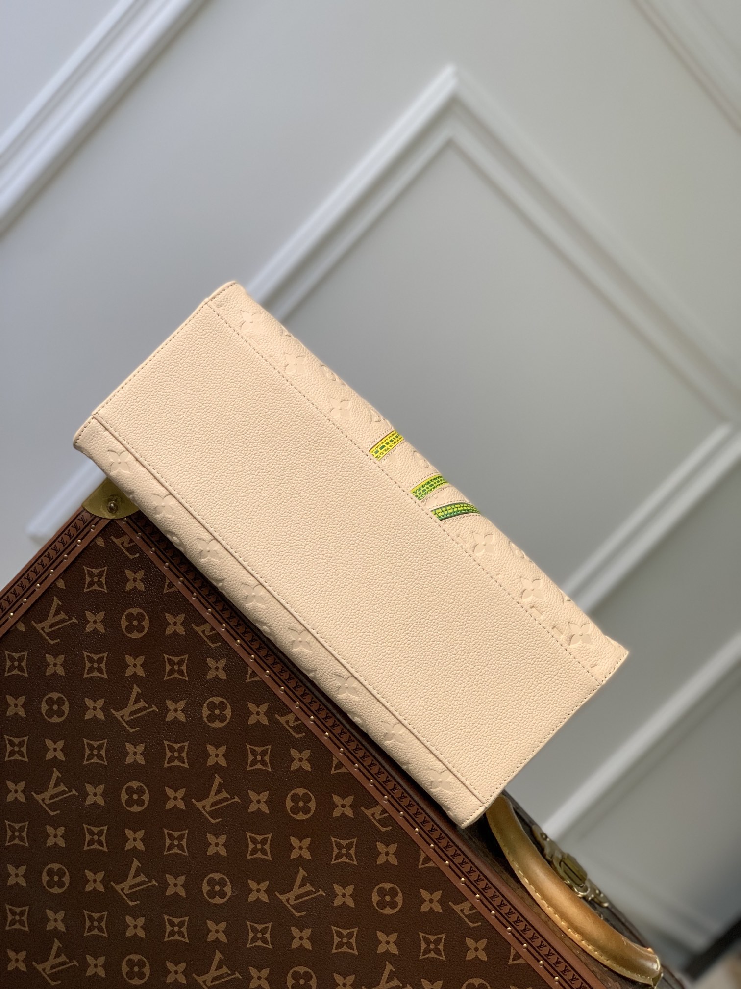 l0*is V*t0n x ykonthego handbag-35 x 27 x 14 cm