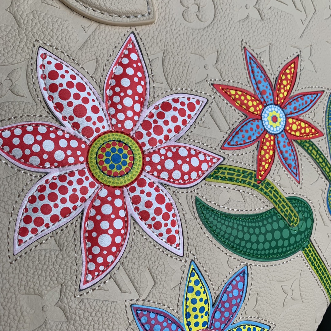 l0*is V*t0n x ykonthego handbag-35 x 27 x 14 cm