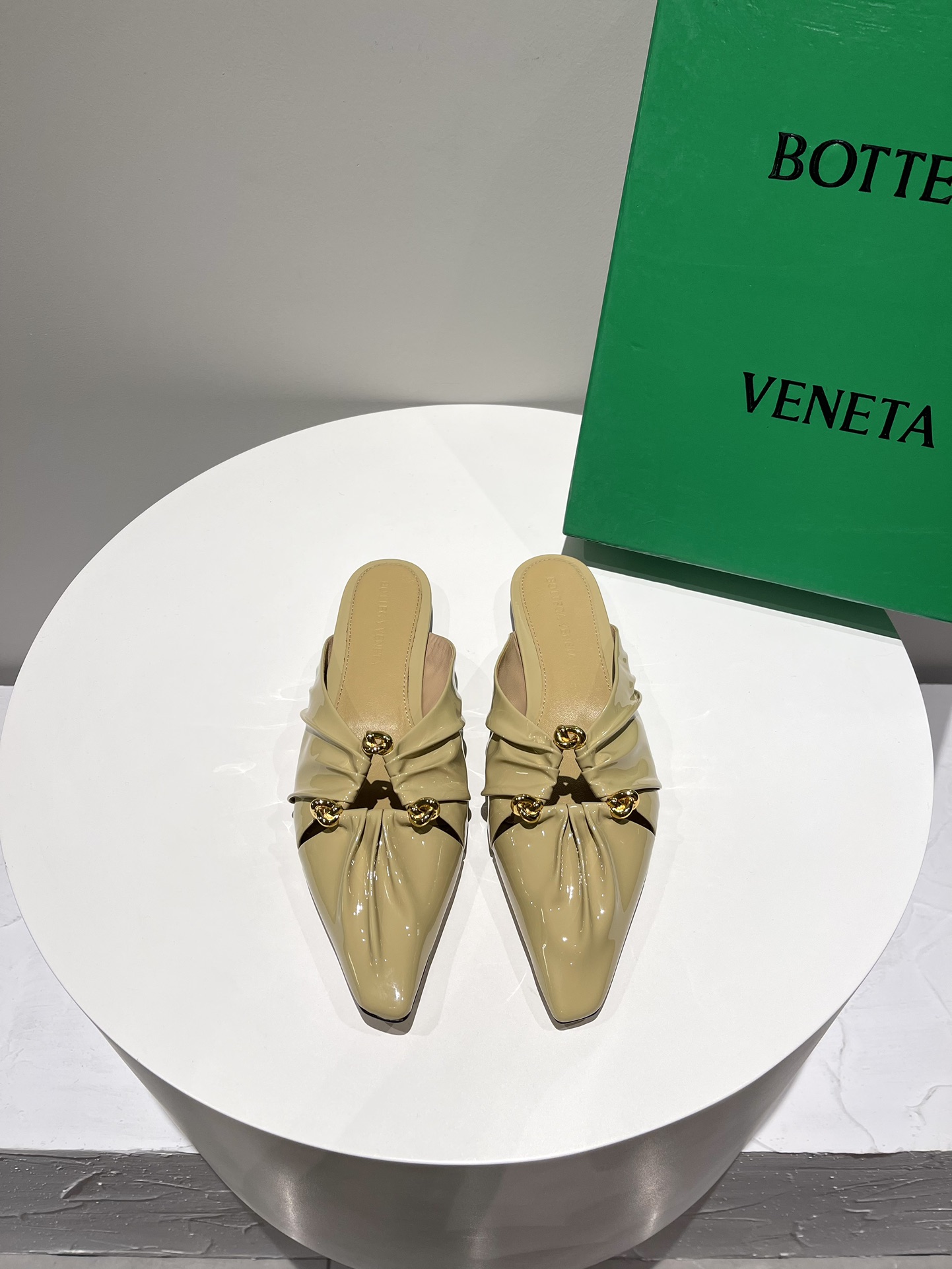 bo*te*ga Ve*ne*ta sandals