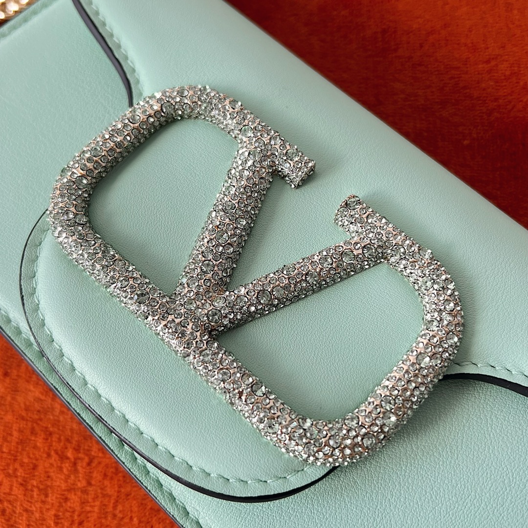 Va1e*ntin0 garavani signature bag-20×11×5cm