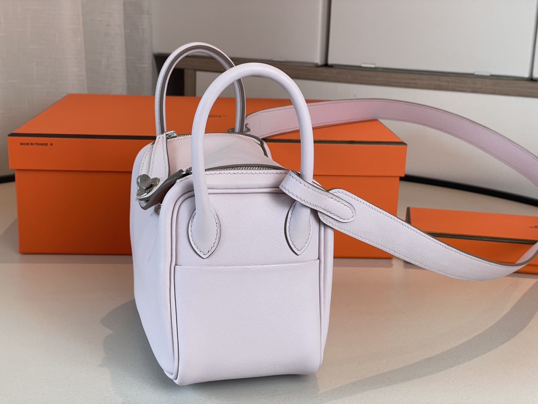 H**mes lindy 19-swift