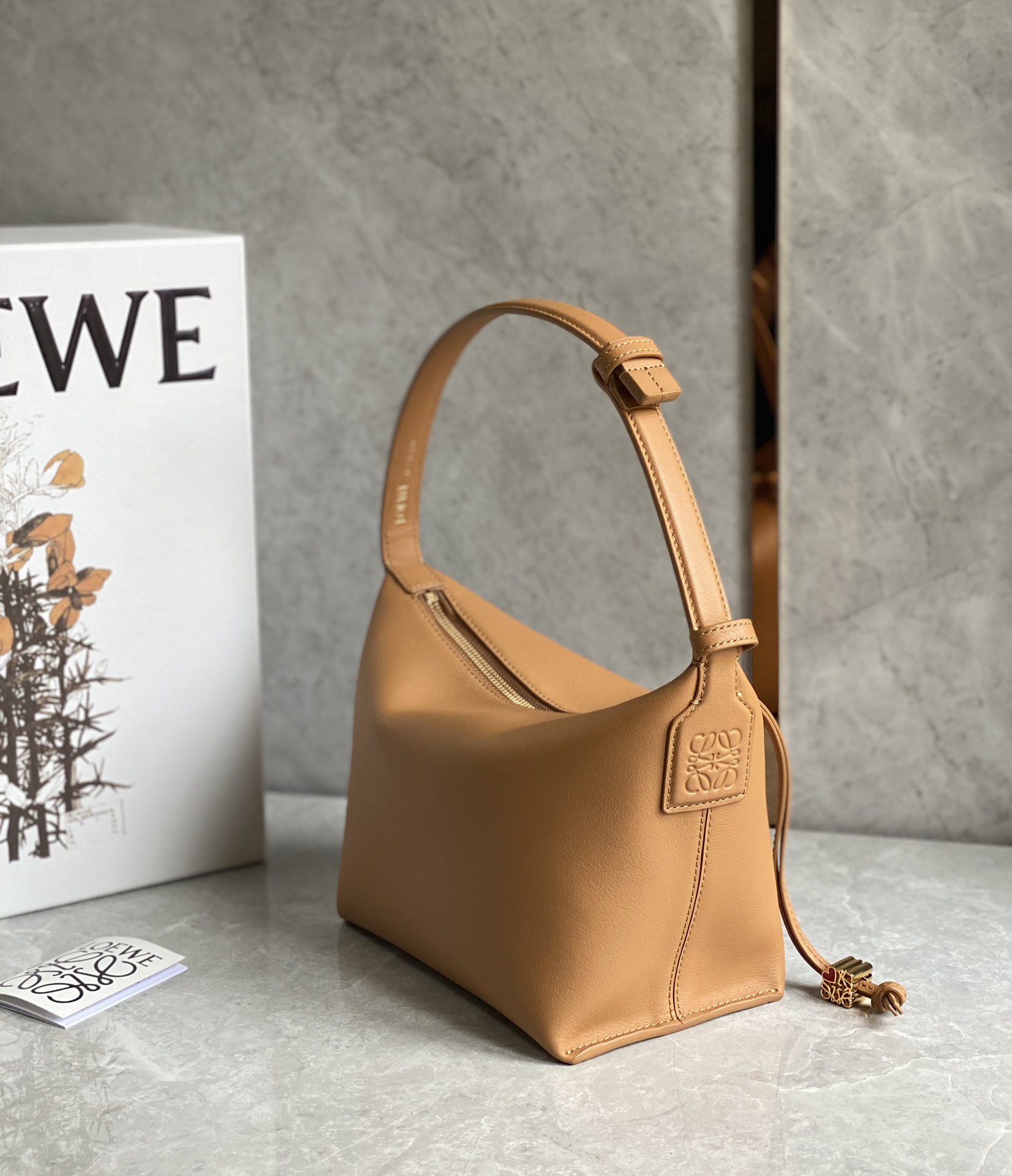 L0ew* cubi bag-20.5×17×12.5cm