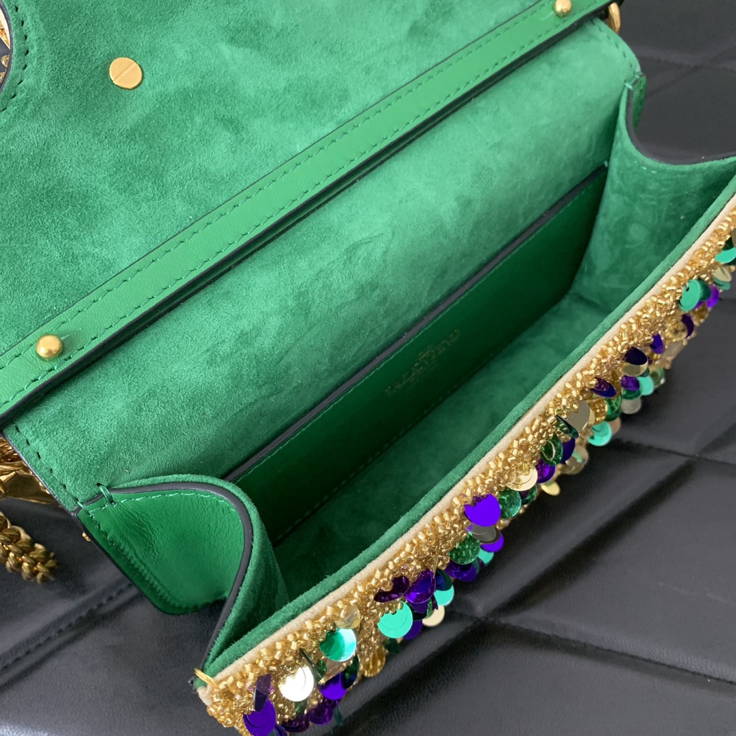 Va1e*ntin0 garavani mini loc-19✖️10.5✖️5cm