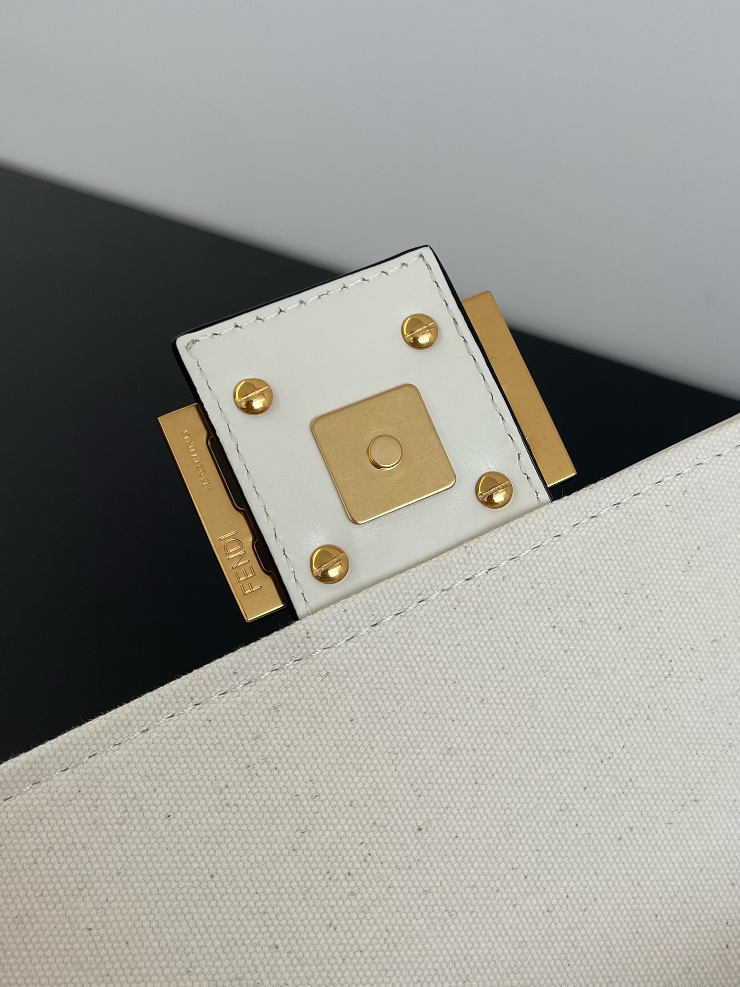 F**di baguette bag-26x14x4cm