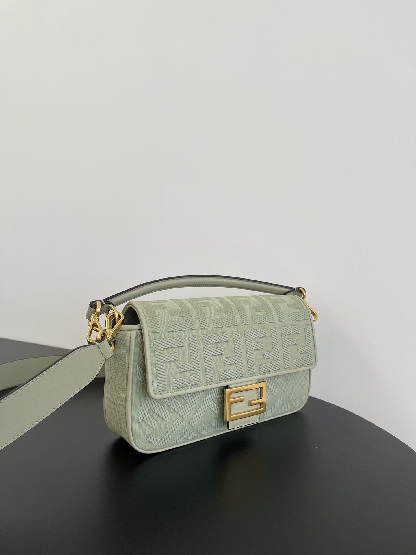 F**di baguette bag-26x14x4cm