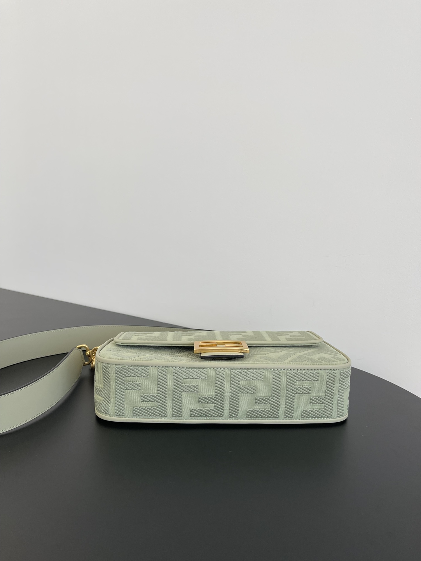 F**di baguette bag-26x14x4cm