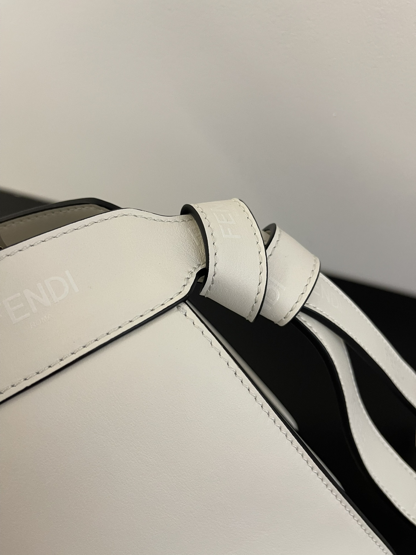 F**di peekaboo-27x21x9.5cm