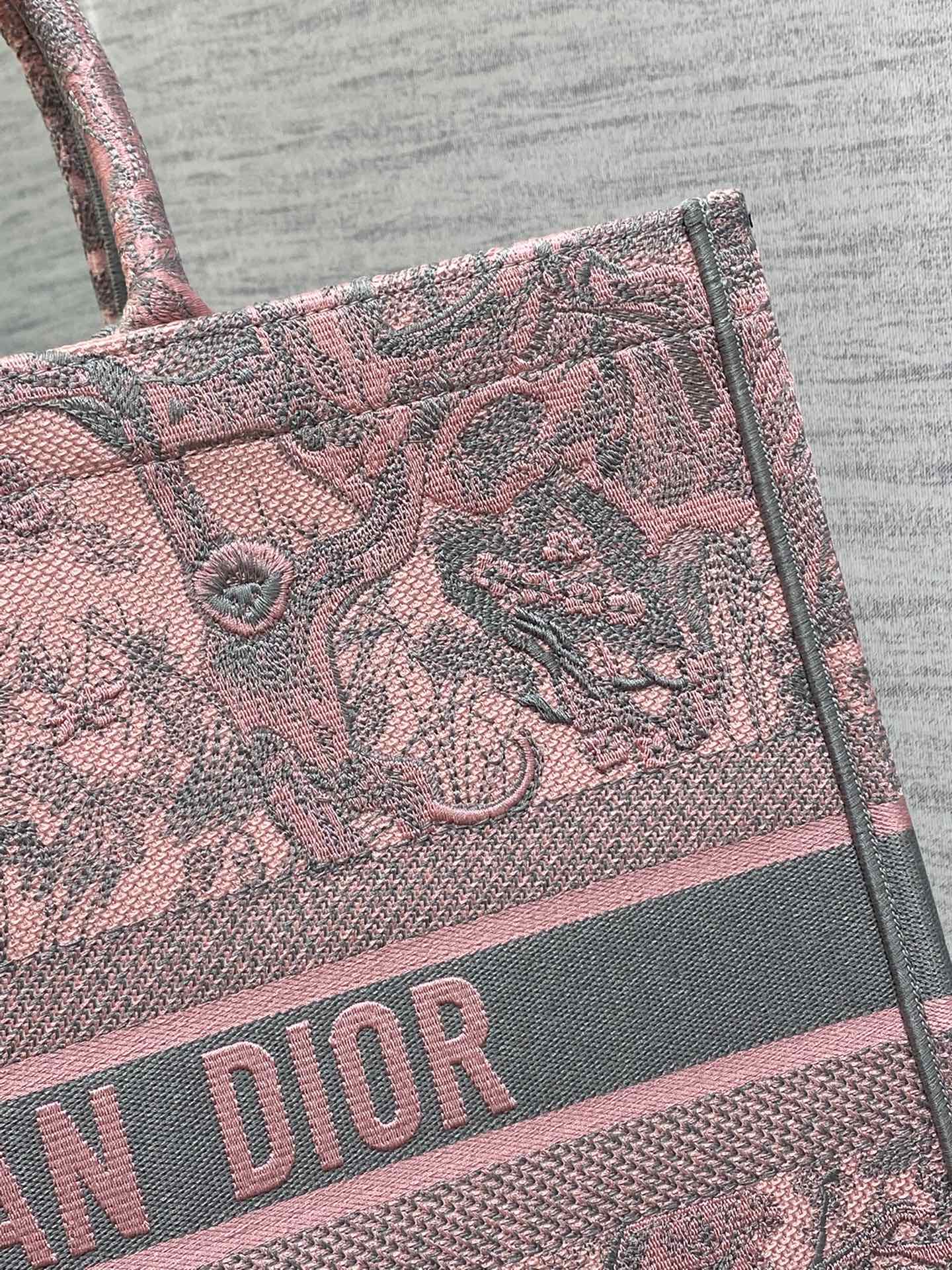 D*or book tote