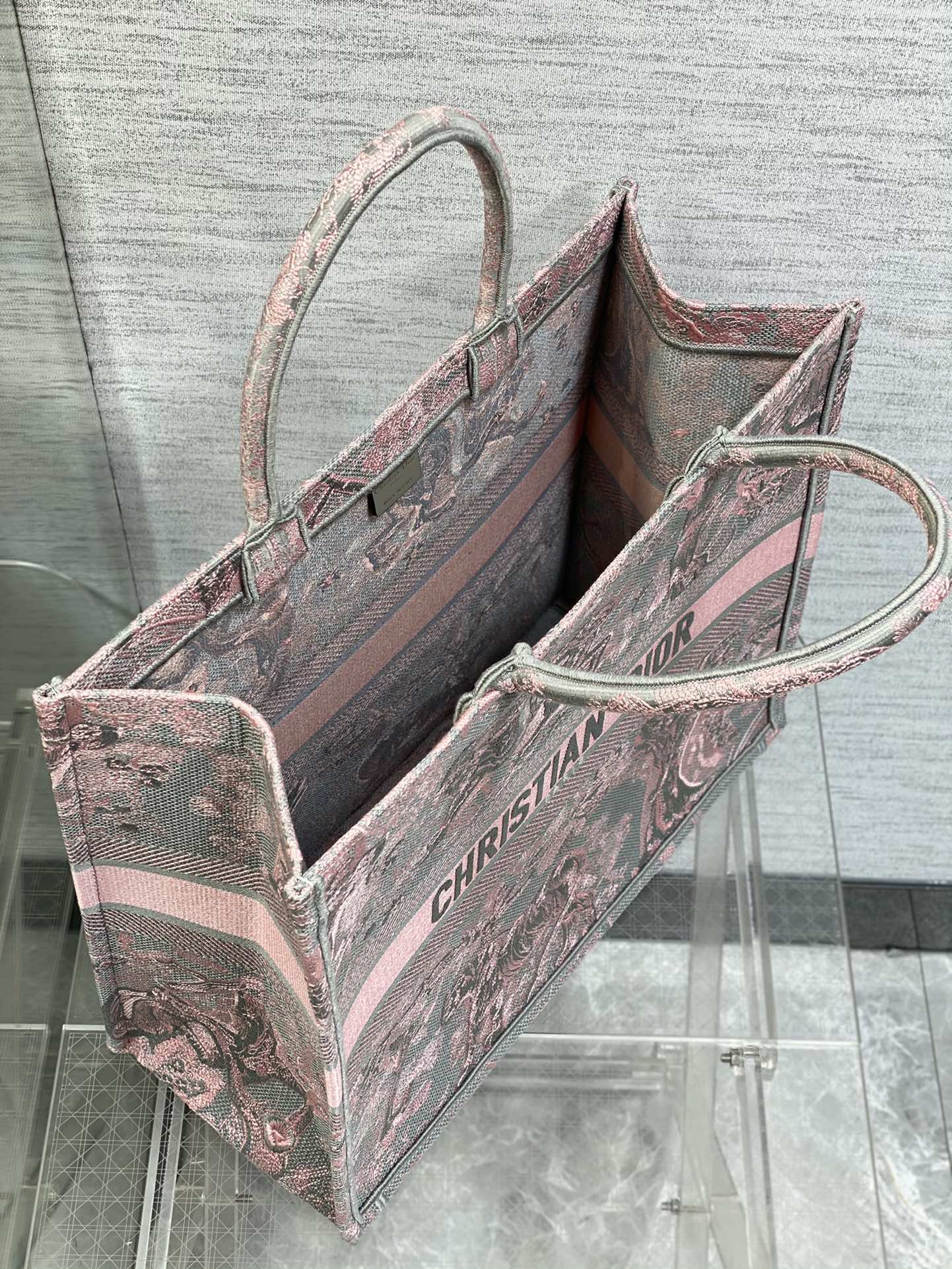 D*or book tote