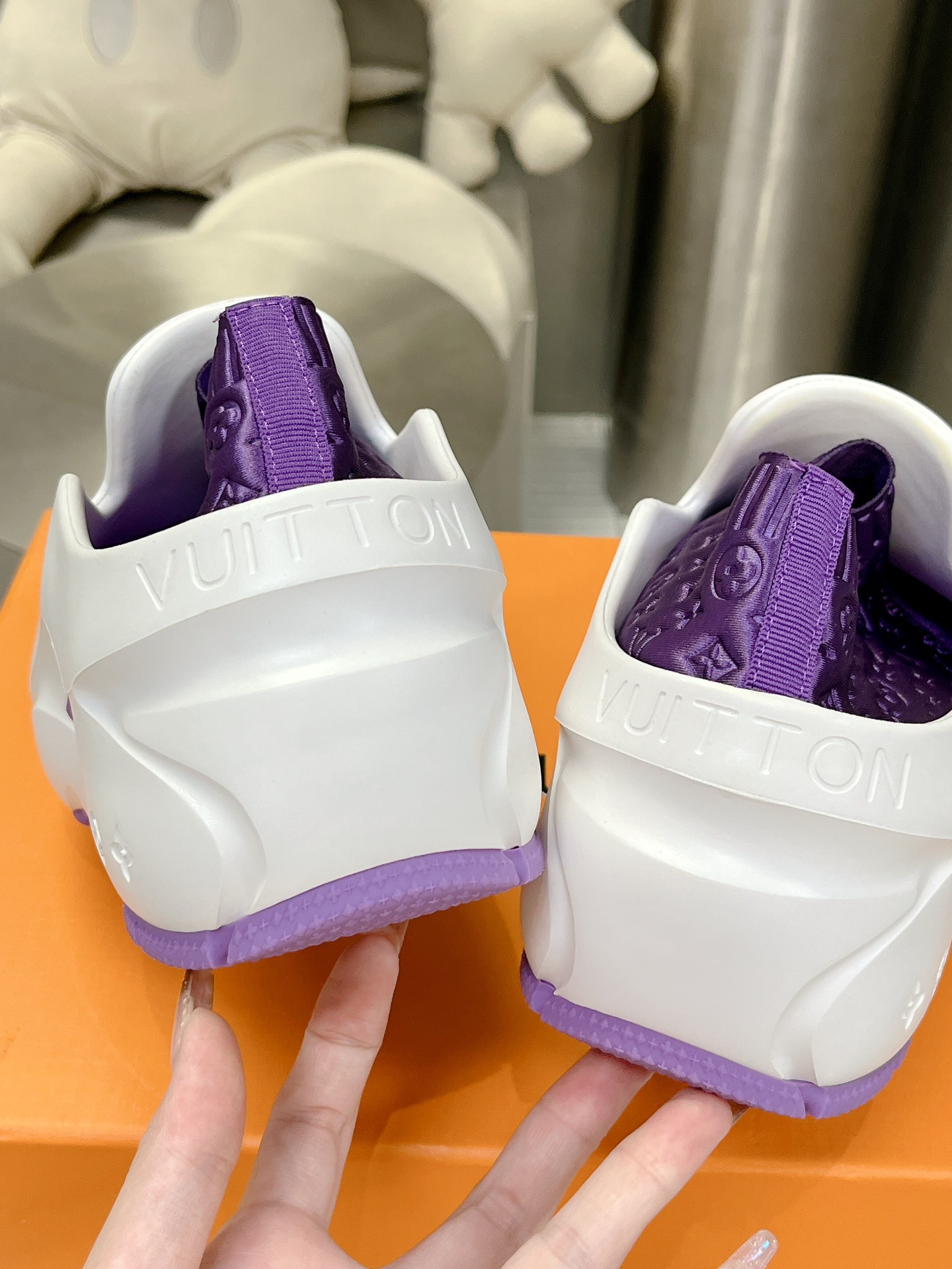 l0*is V*t0n shark clog slippers(eu35-40)