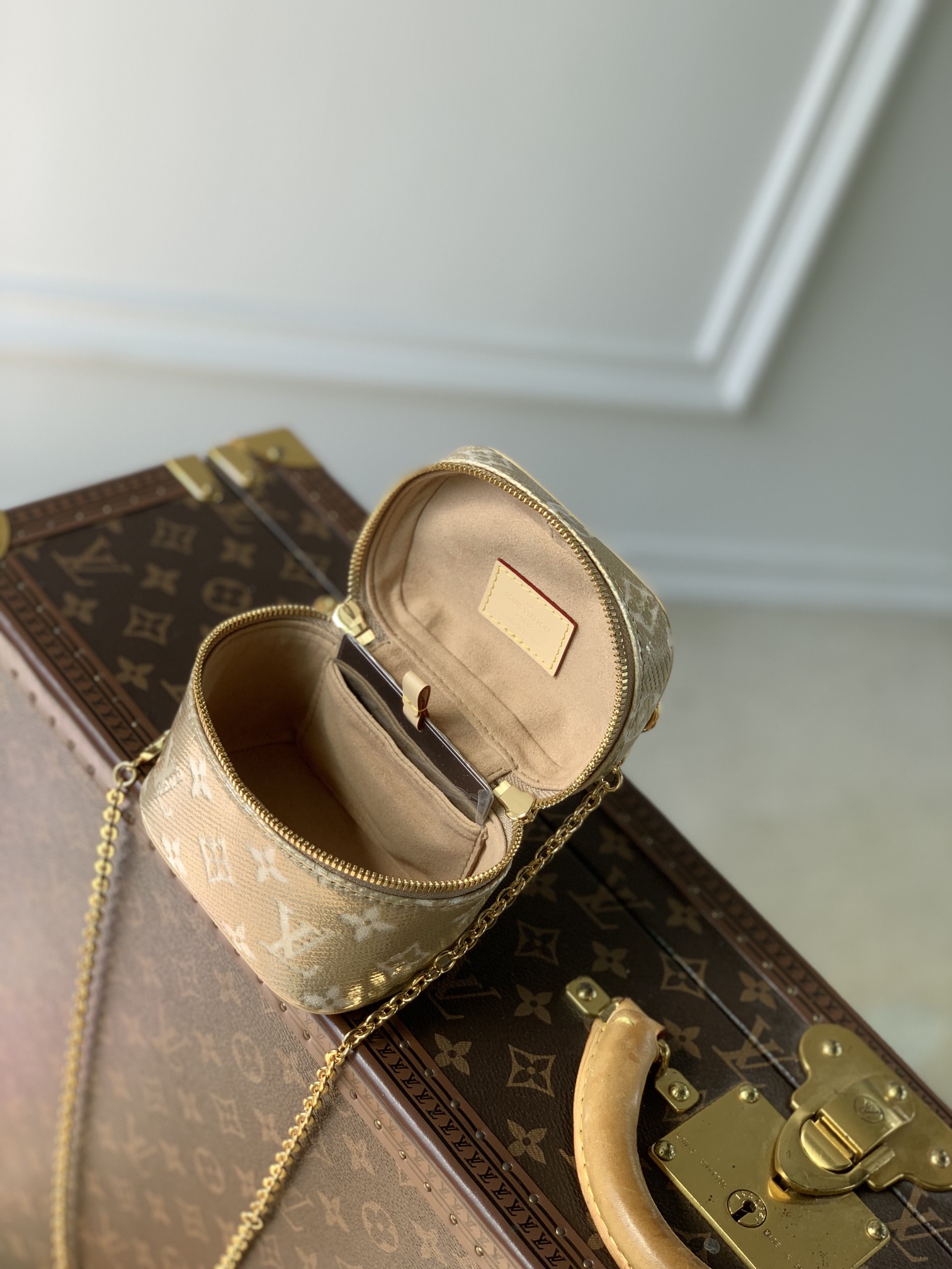 l0*is V*t0n micro vanity-11*10*8cm