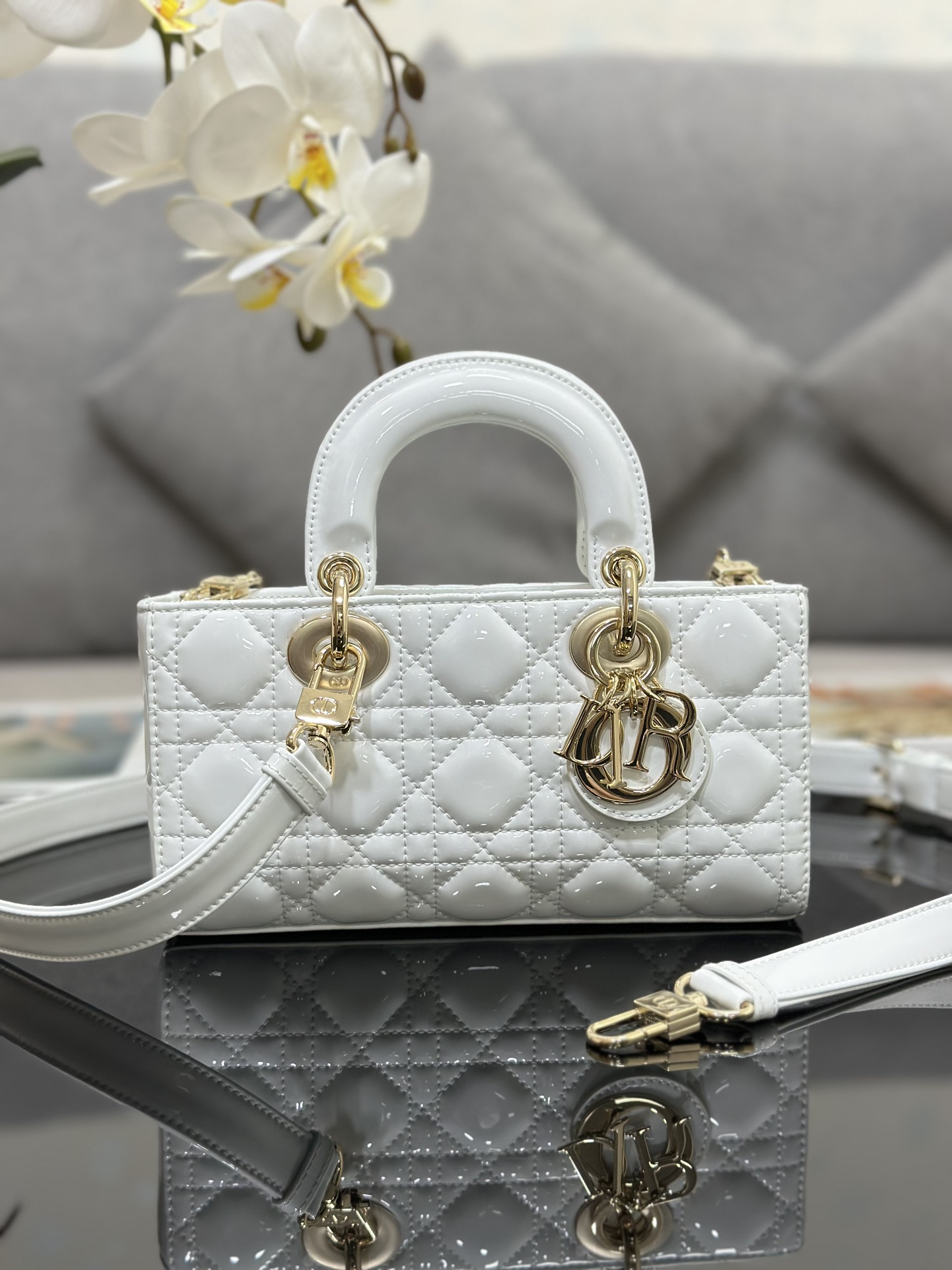 lady D*or handle bag-22*12*6cm