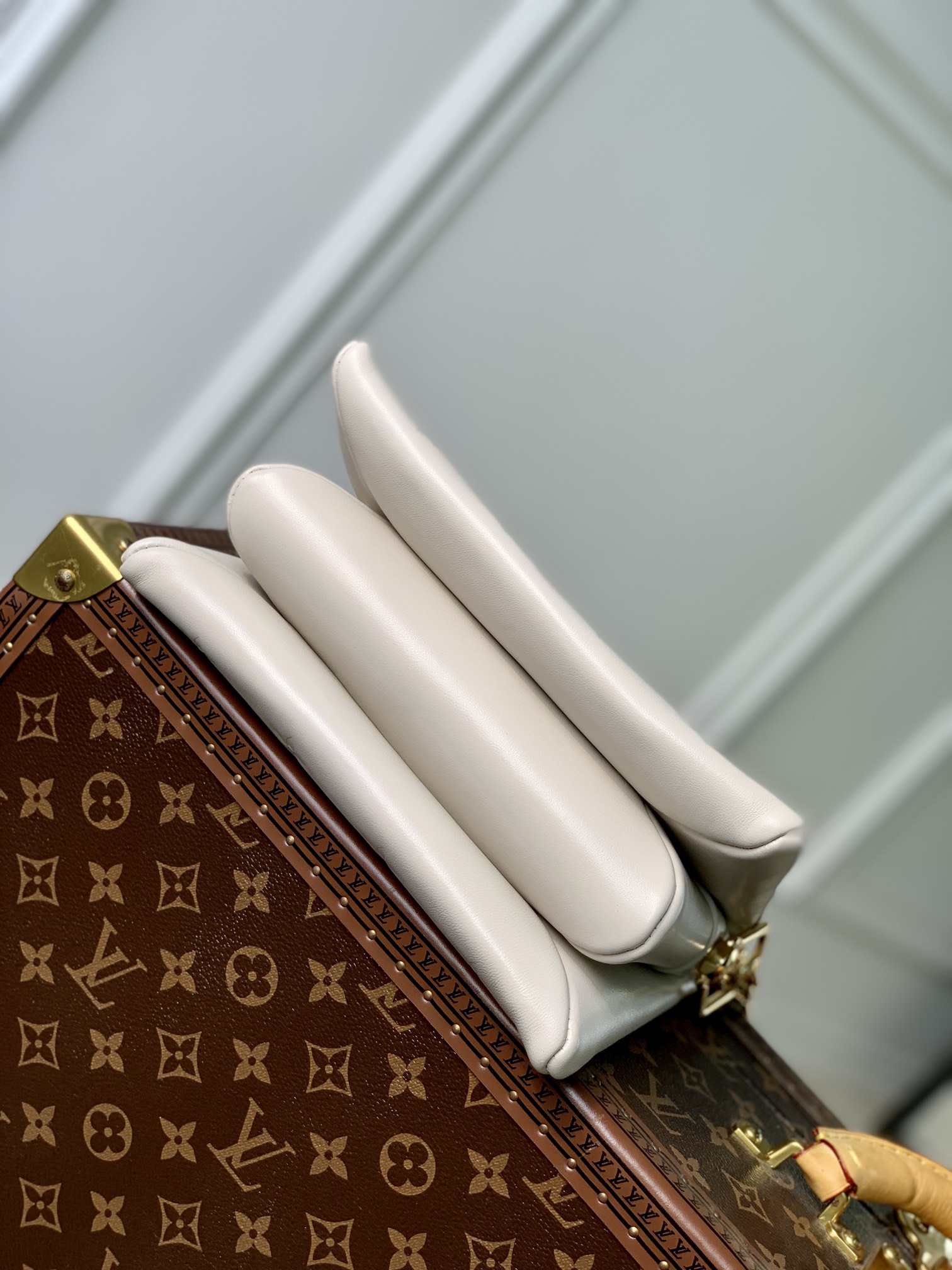 l0*is V*t0n coussin bb bag-21*16*7 cm