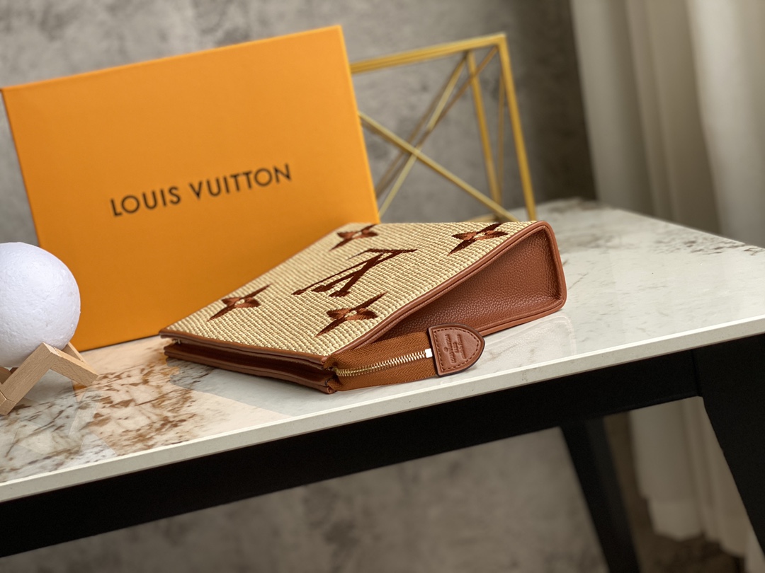 l0*is V*t0n pouch-25x 20 x 5.5cm