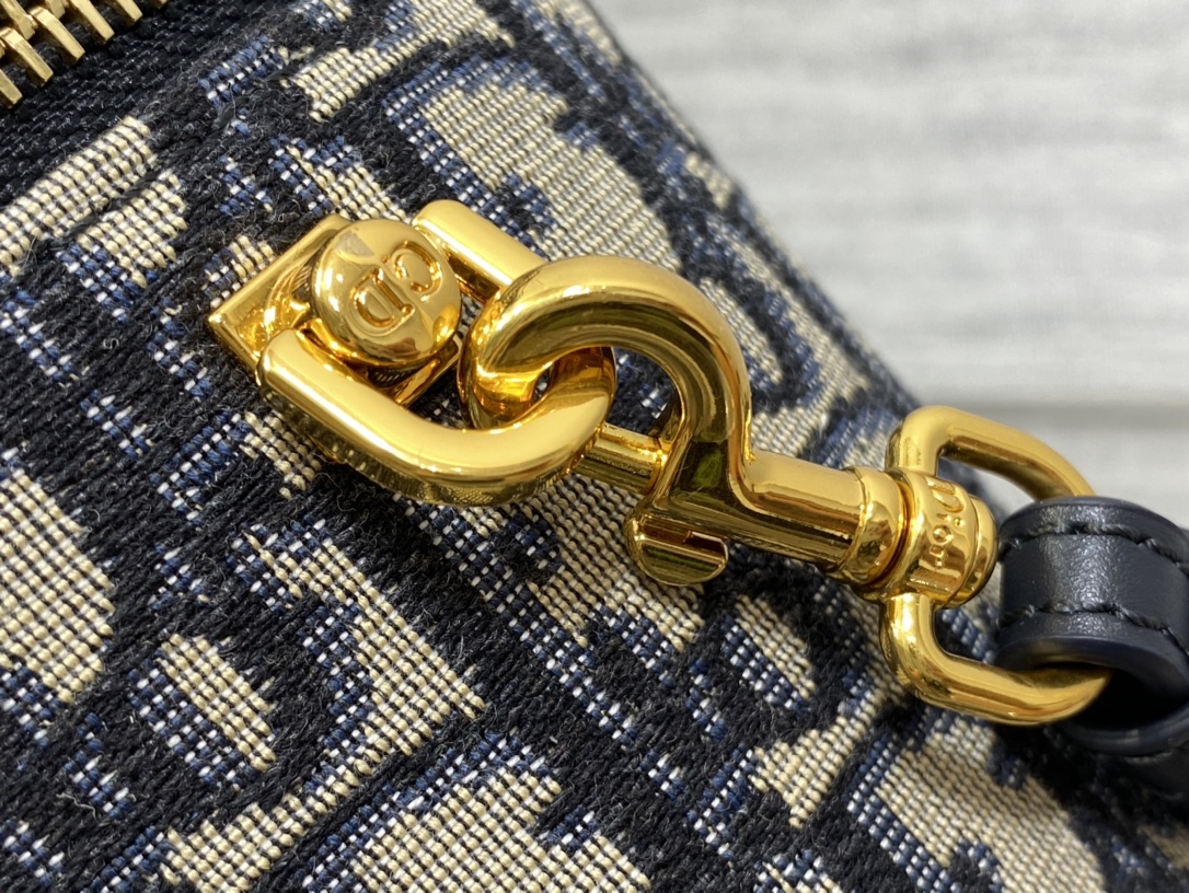 D*or signature vanity bag-24*14*18cm