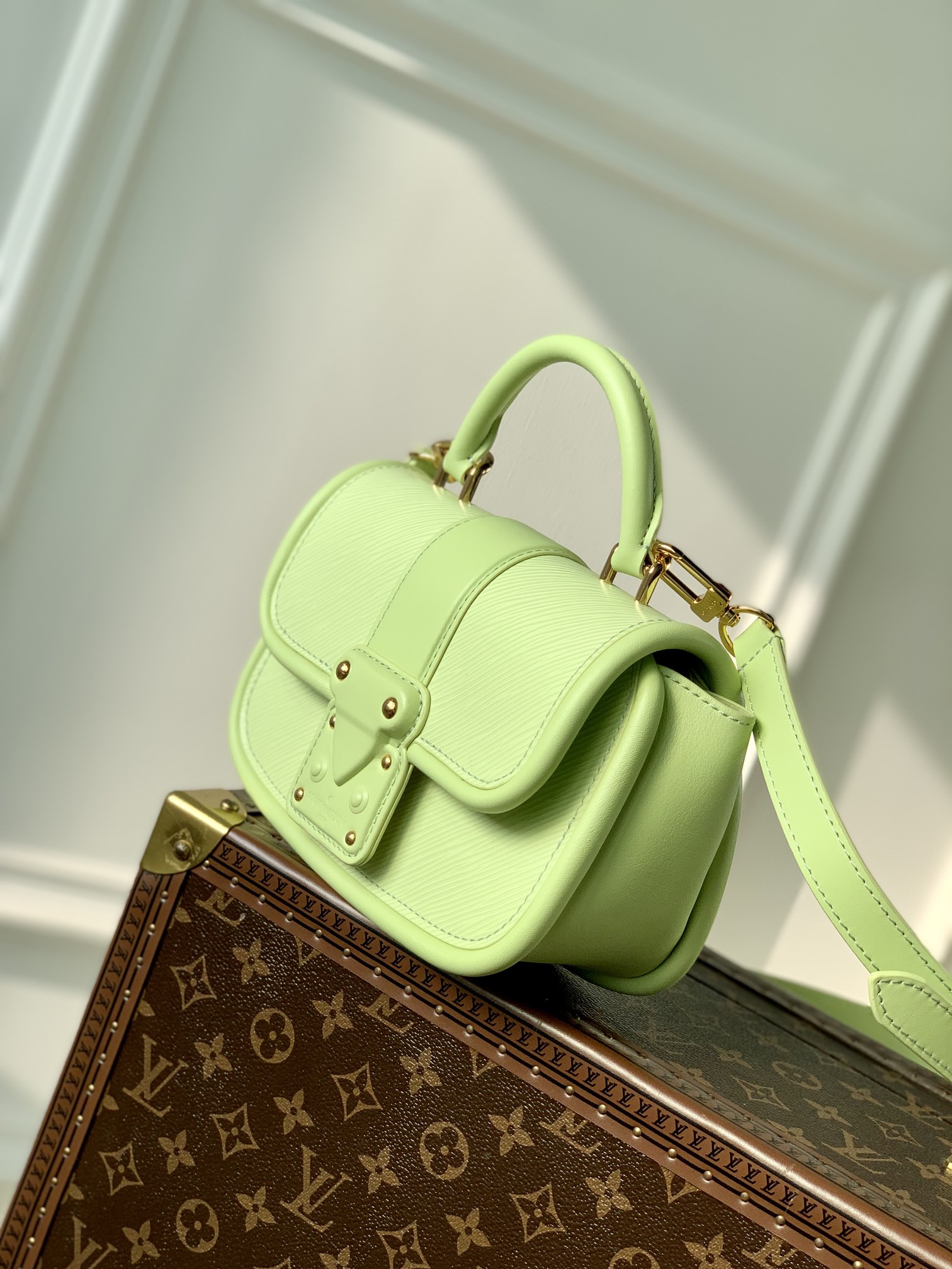 l0*is V*t0n hide & seek bag-21 x 15 x 8cm