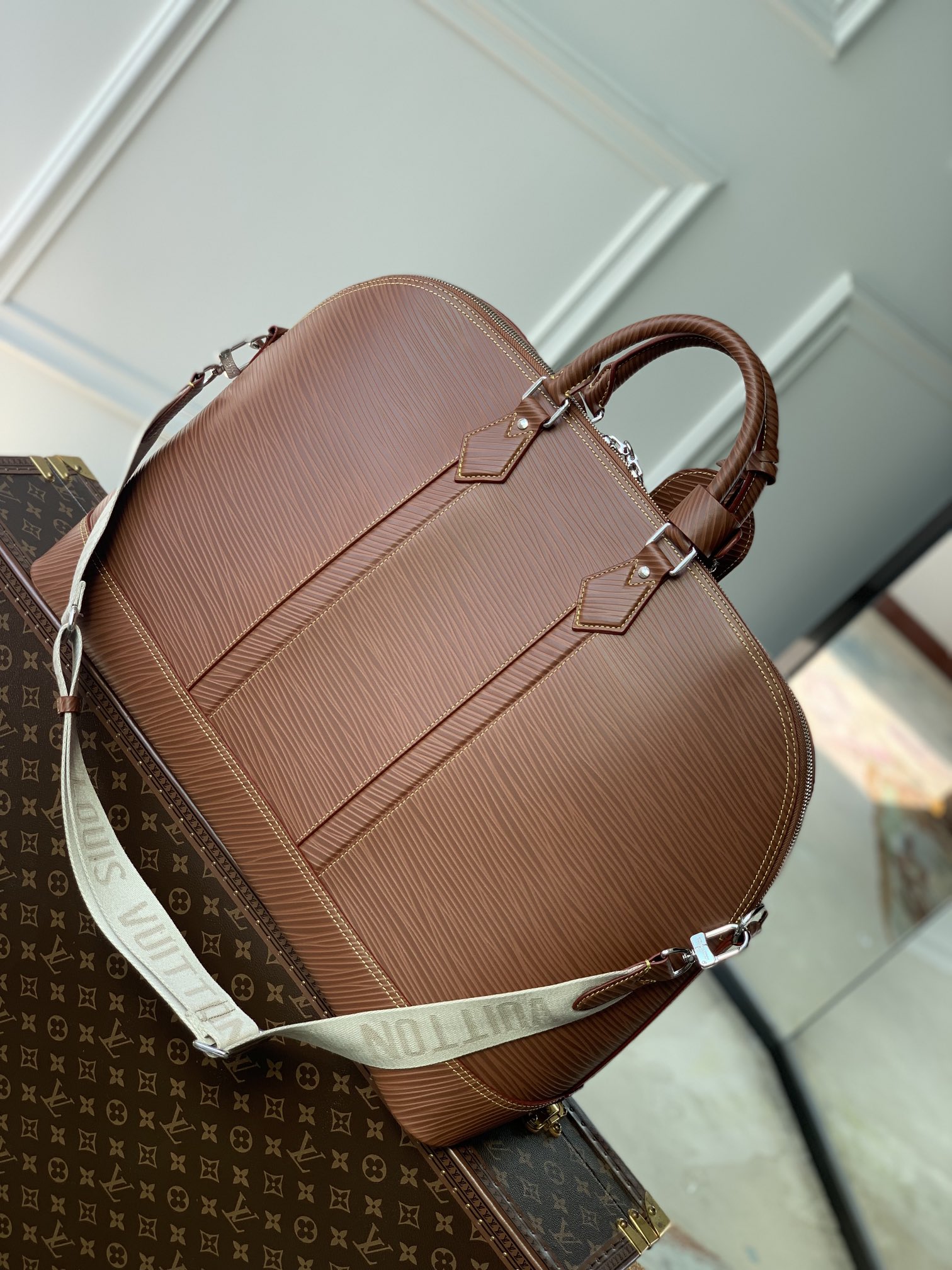 l0*is V*t0n alma travel bag-64 x 42 x 22cm