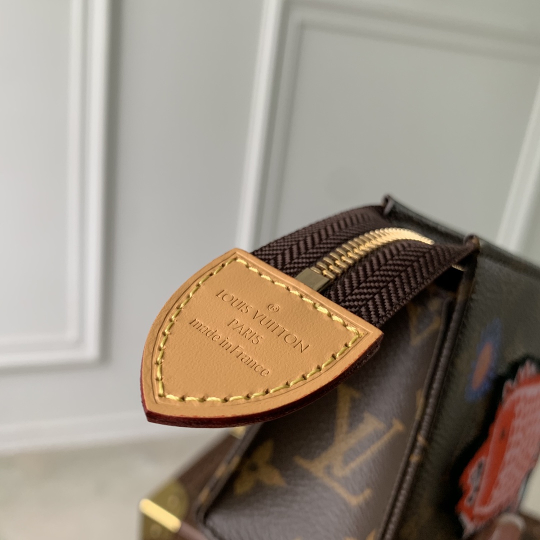 l0*is V*t0n x yk toiletry pouch on chain - 25 x 20 x 5.5 cm