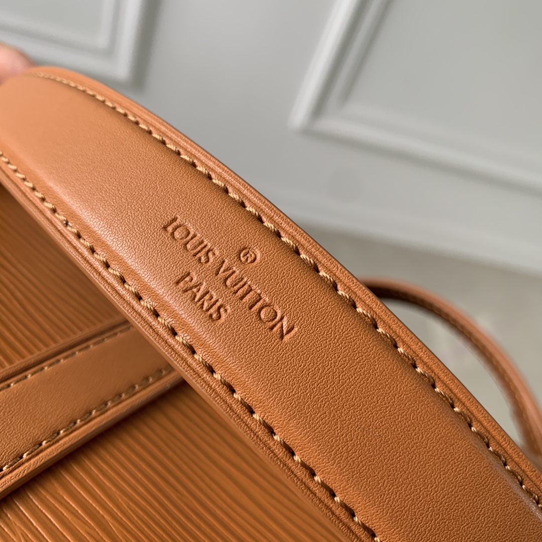 l0*is V*t0n saumur bb-20 x 16 x 7.5cm