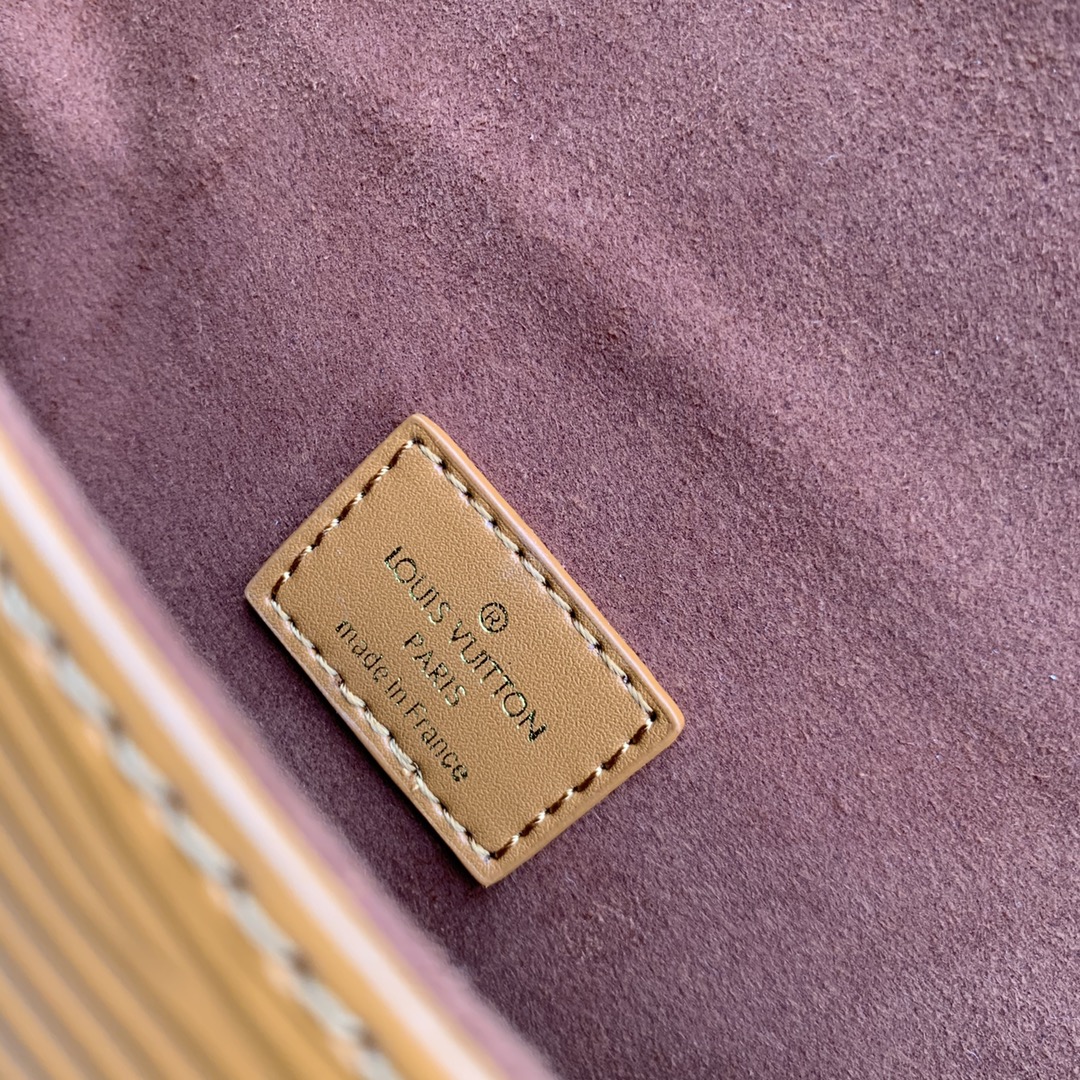 l0*is V*t0n saumur bb-20 x 16 x 7.5cm