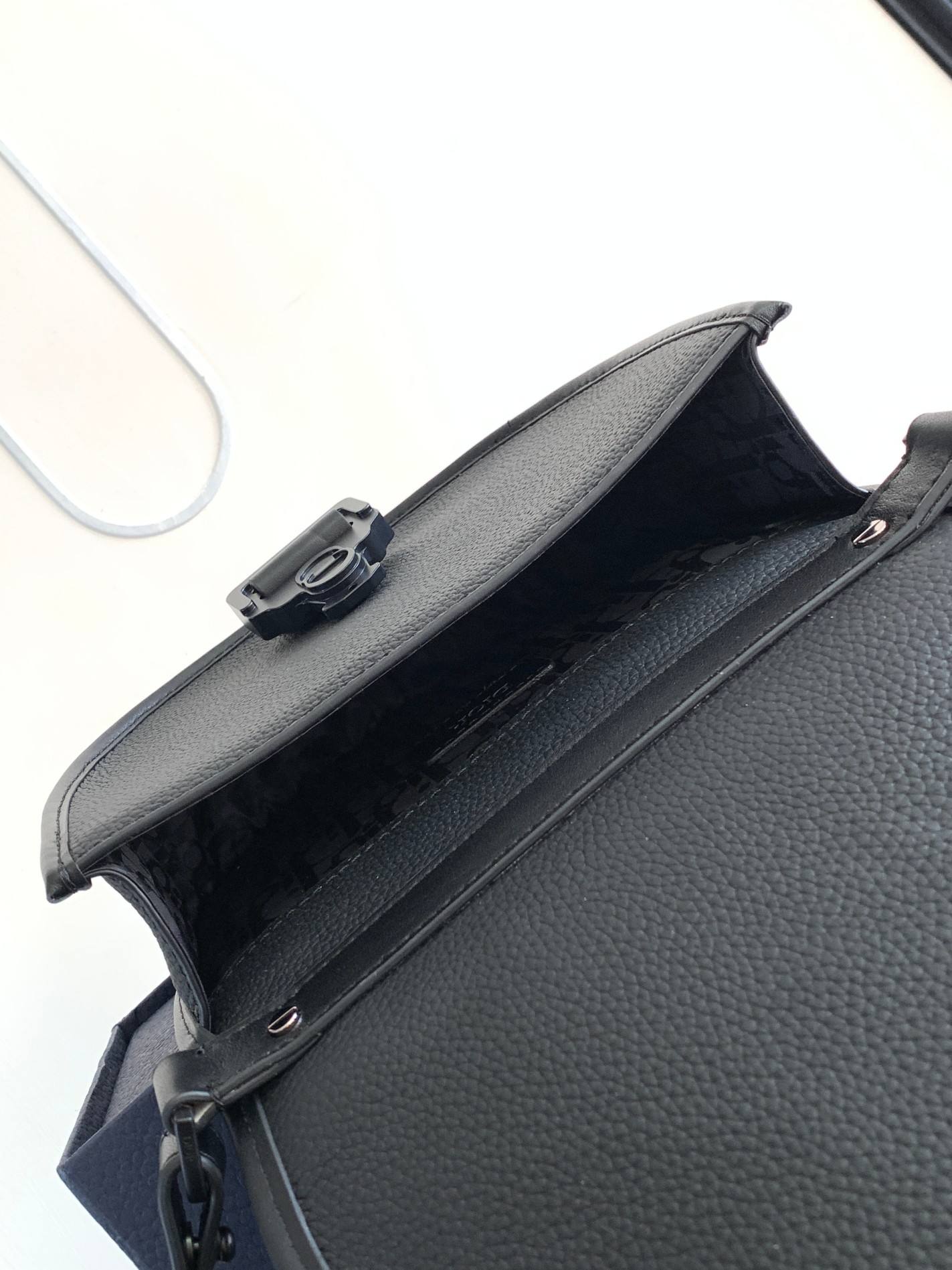 D*or gallop messenger bag-20.5 x 16 x 5cm