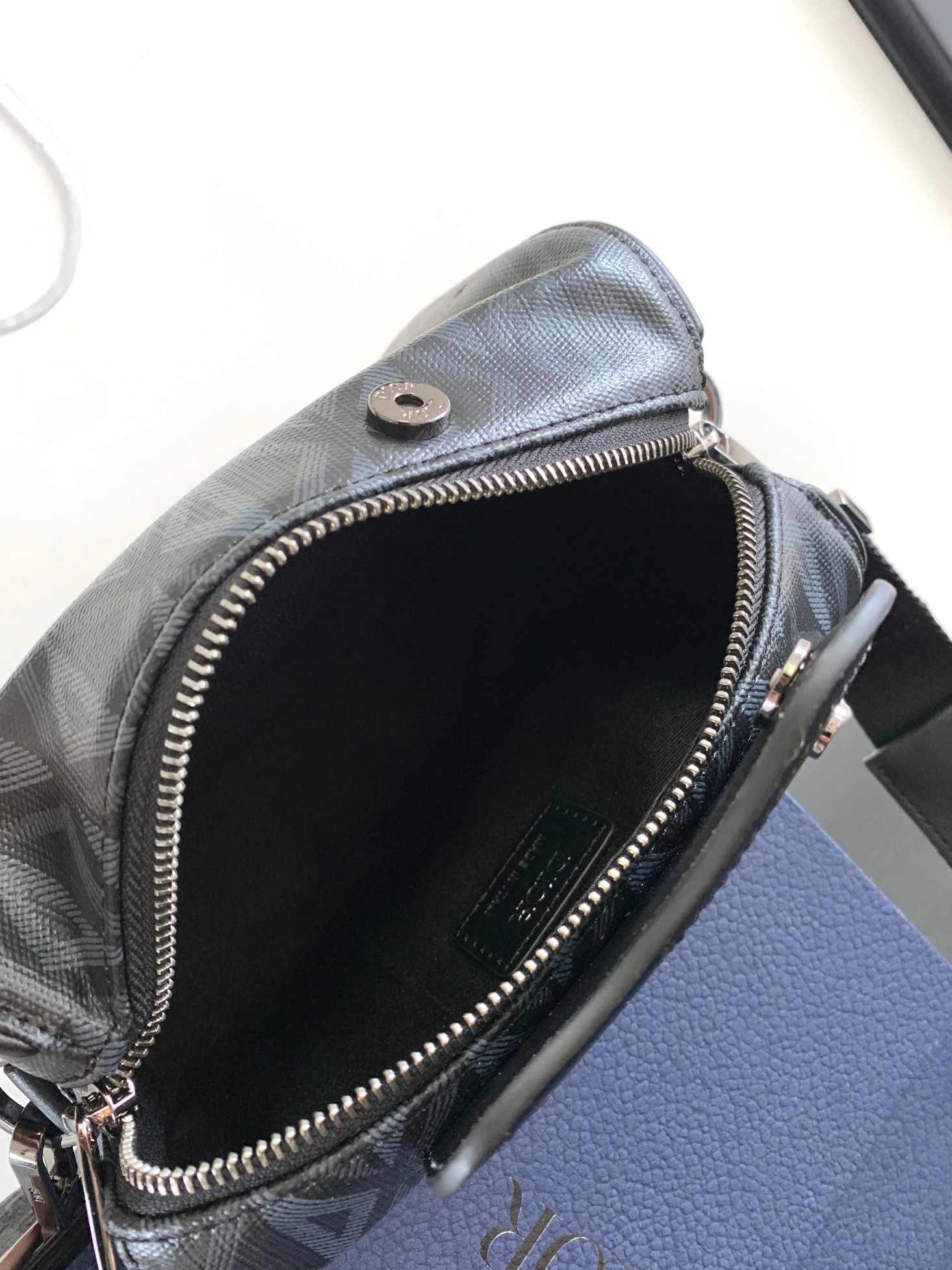 Dio Lingot 22 Bag-22 x 10.5x 12.5CM