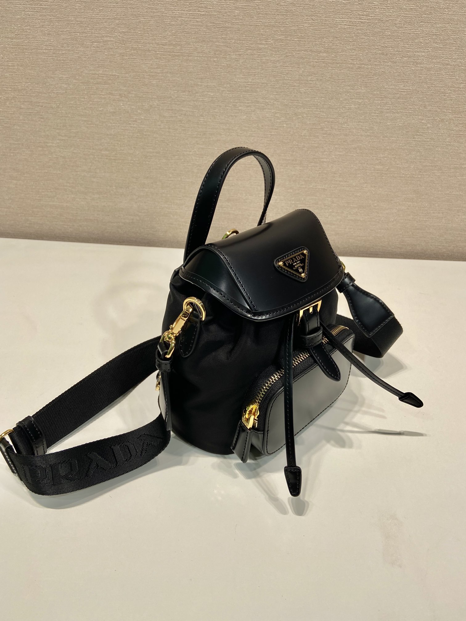 Pra*a backpack 1bz075 -16*18*10.5cm