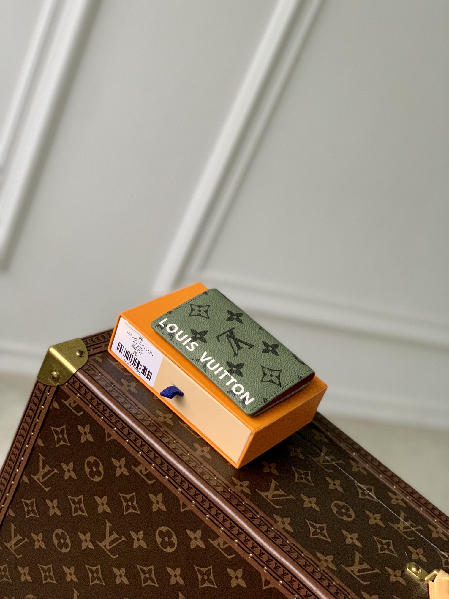 l0*is V*t0n aerogram wallet-8 x 11 x 1cm