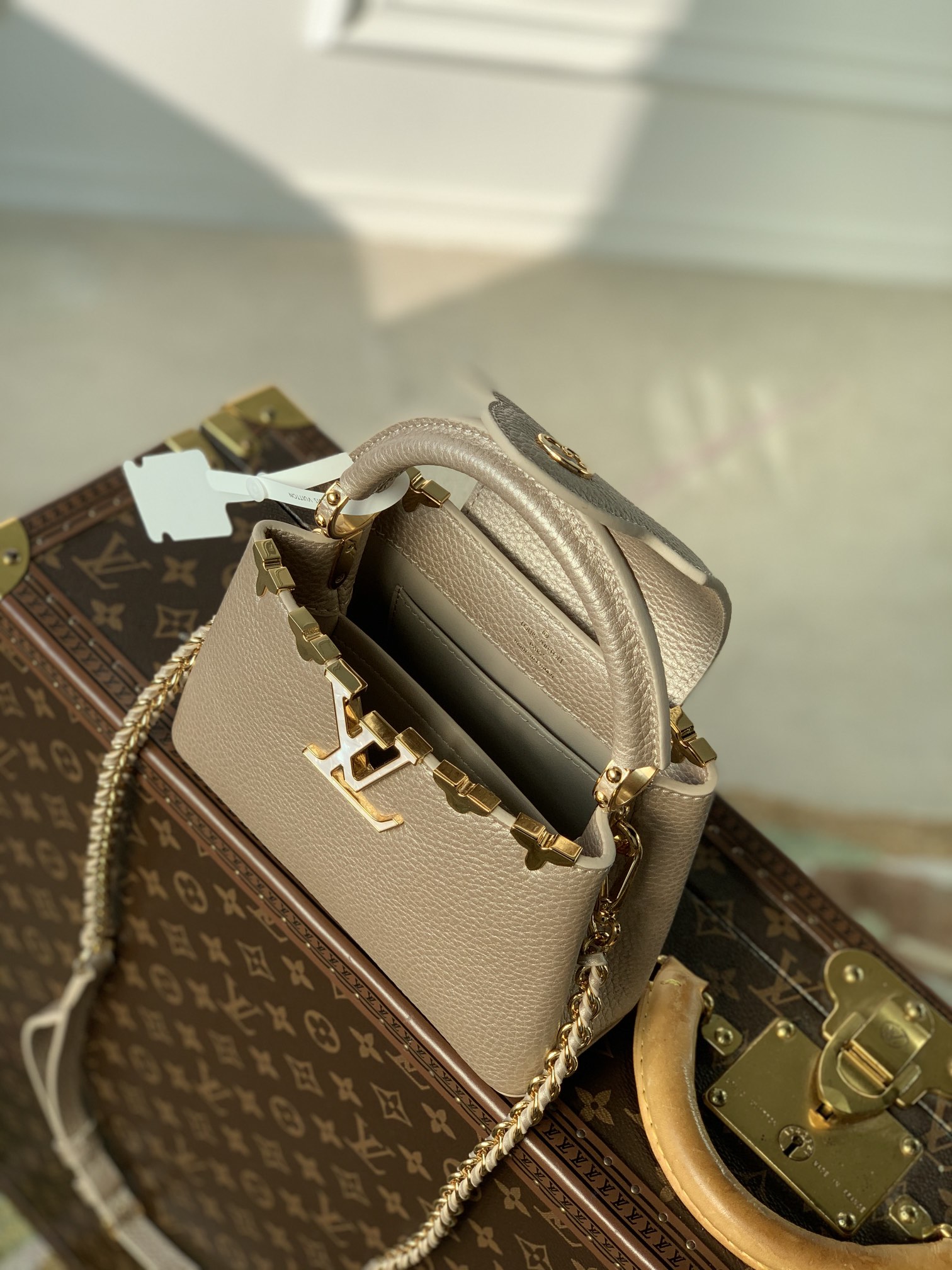 l0*is V*t0n capucines handlebag