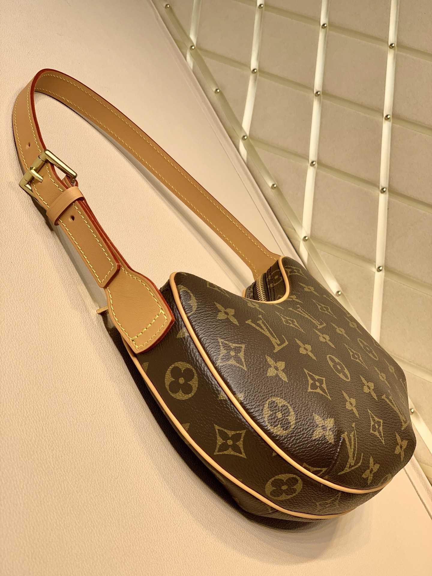 l0*is V*t0n pochette croissant-26✖️13cm