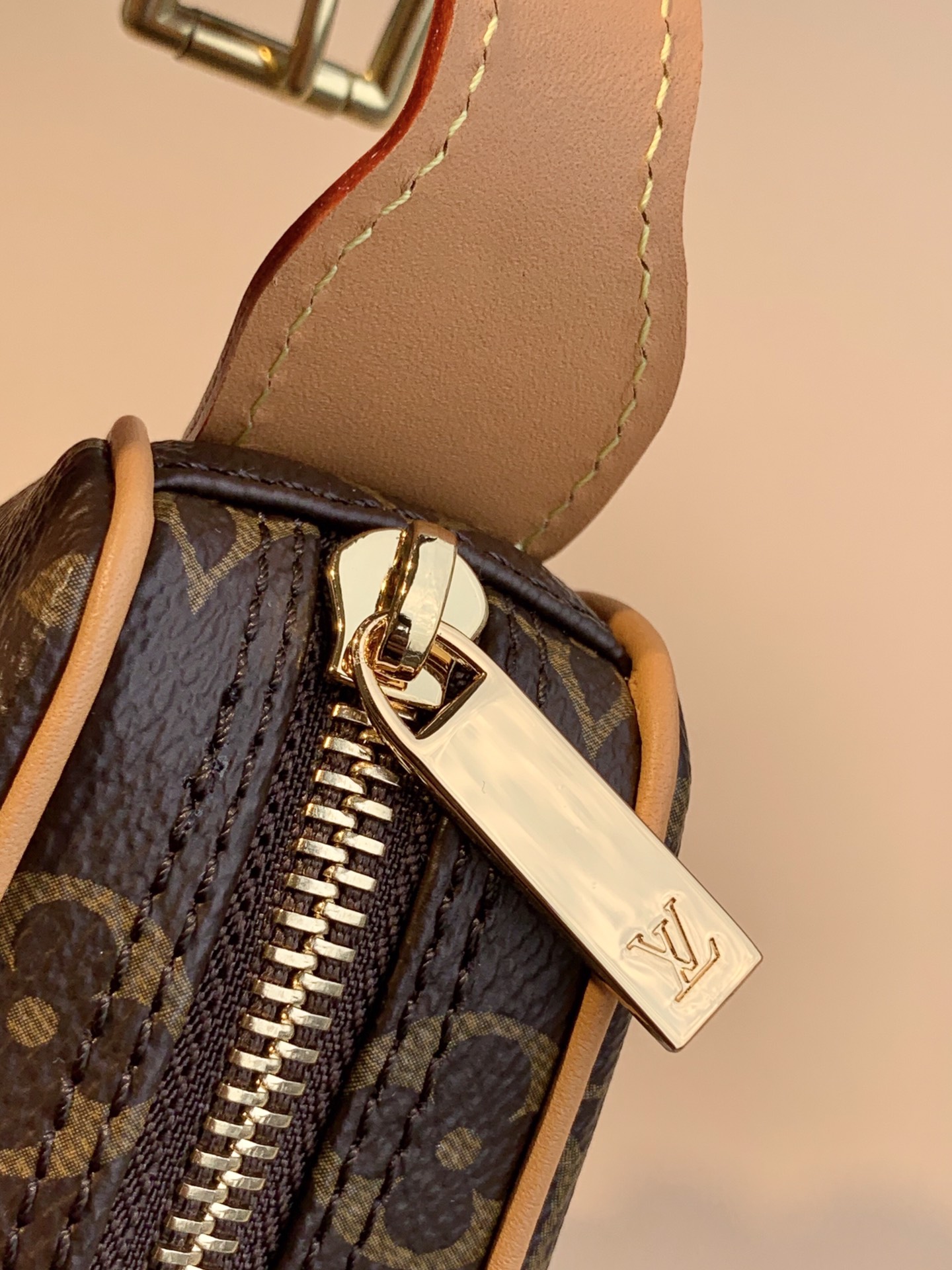 l0*is V*t0n pochette croissant-26✖️13cm