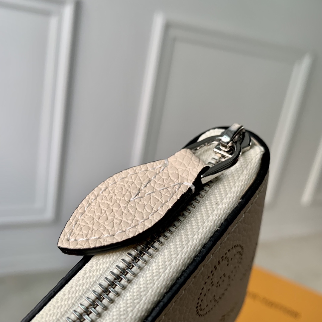 l0*is V*t0n wallet-m81558-11.5 x 10.5 x 2cm