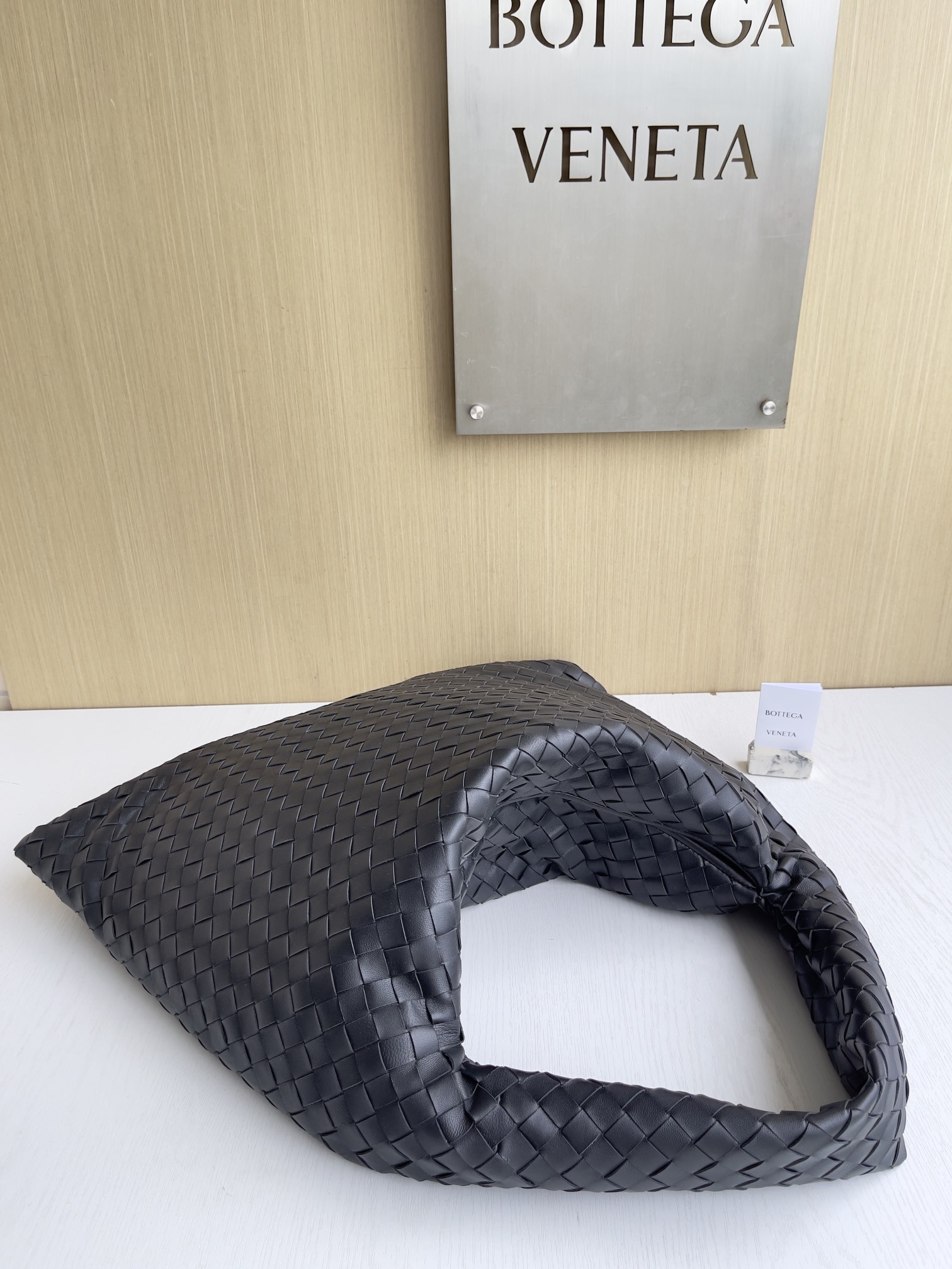 bo*te*ga Ve*ne*ta hop bag-53*24*13cm