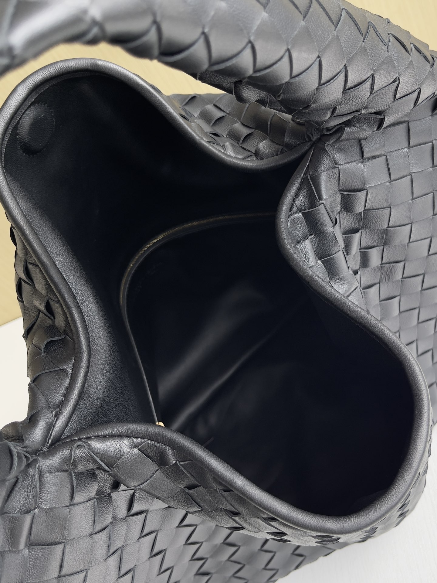 bo*te*ga Ve*ne*ta hop bag-53*24*13cm