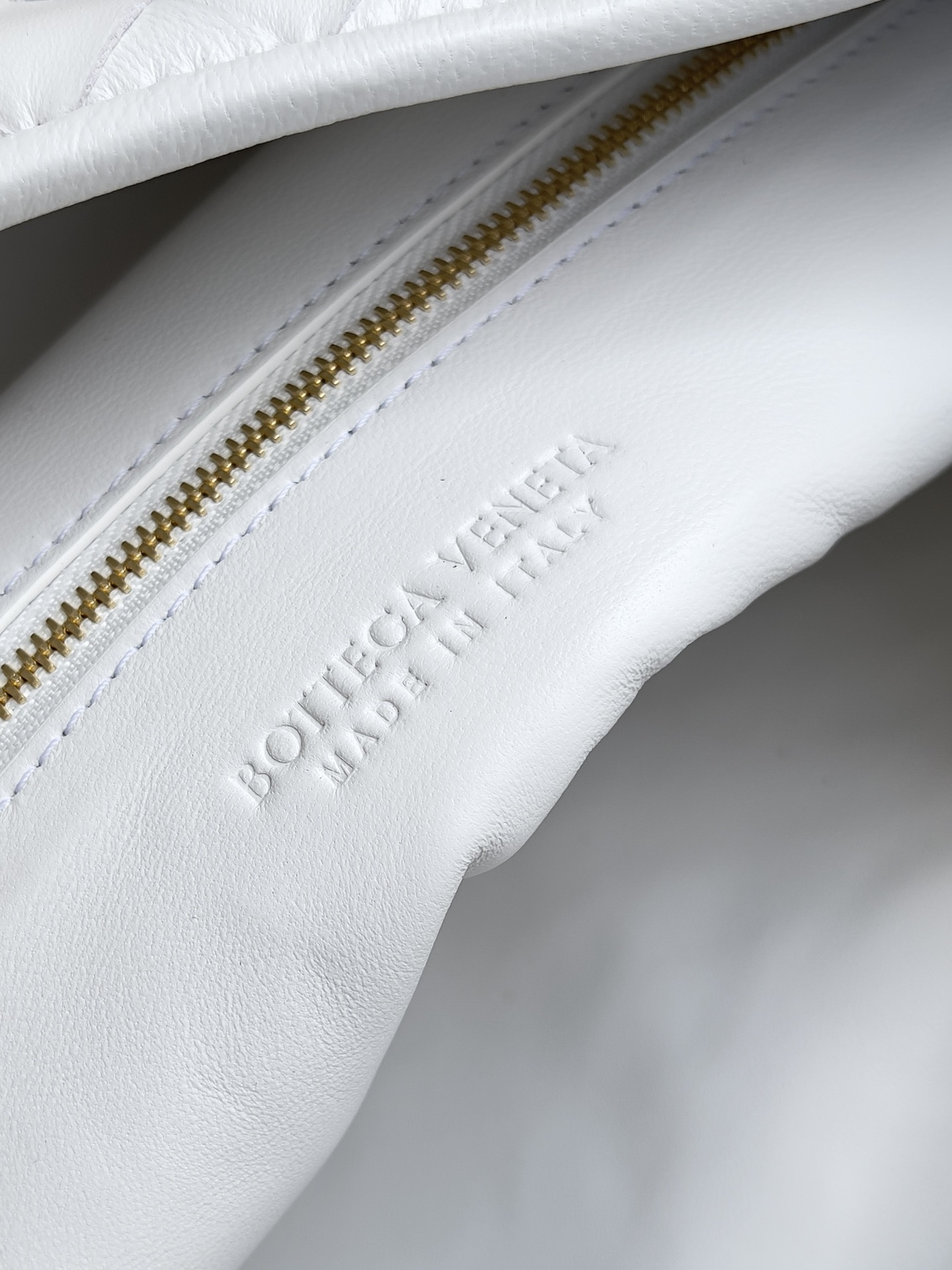 bo*te*ga Ve*ne*ta hop bag-53*24*13cm